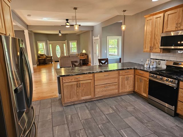 215 E Sale Street, Tuscola, IL 61953