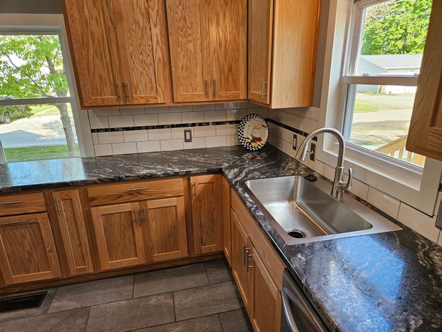 215 E Sale Street, Tuscola, IL 61953