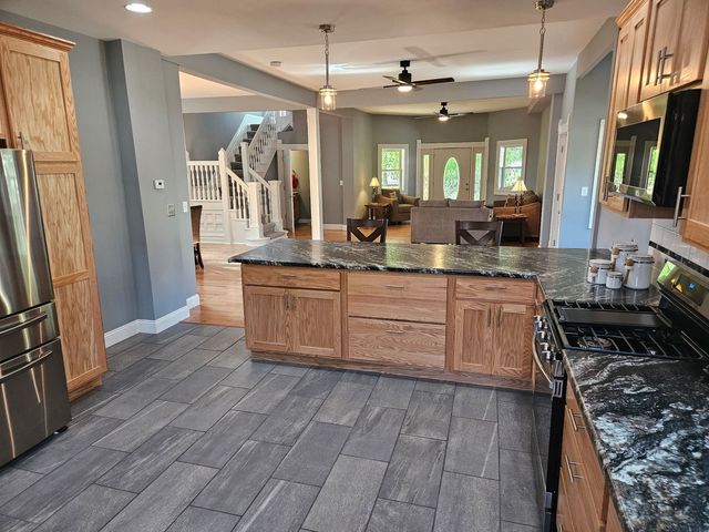 215 E Sale Street, Tuscola, IL 61953