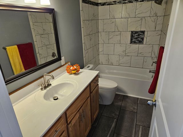 215 E Sale Street, Tuscola, IL 61953