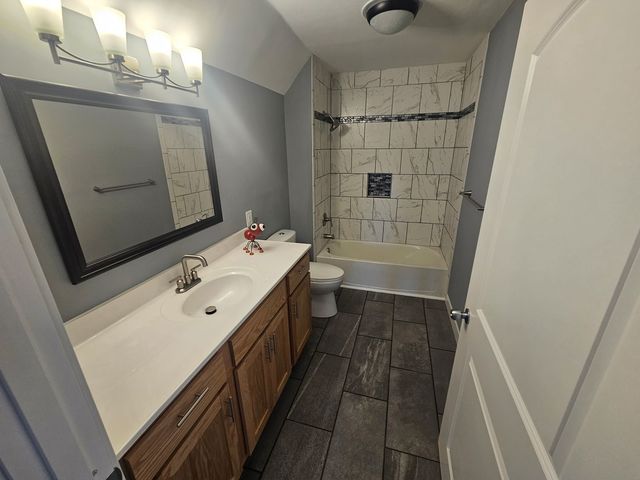 215 E Sale Street, Tuscola, IL 61953