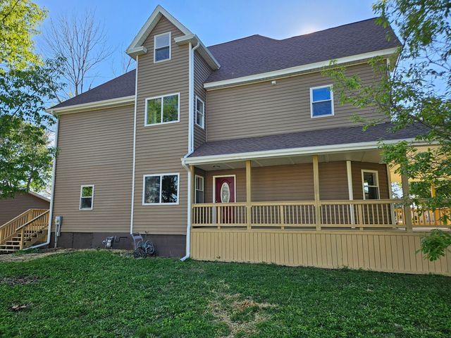 215 E Sale Street, Tuscola, IL 61953