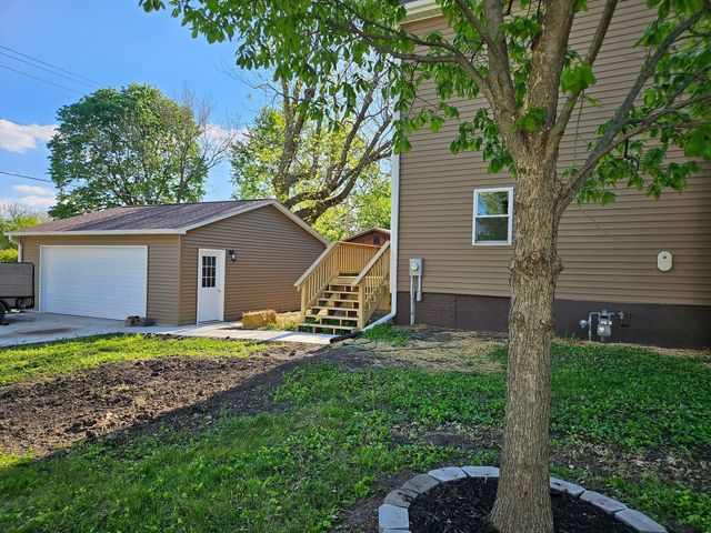 215 E Sale Street, Tuscola, IL 61953