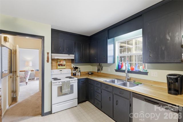 9444 Stately Oak Lane, Mint Hill, NC 28227