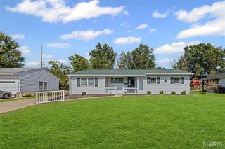 212 S Columbia Avenue, Columbia, IL 62236