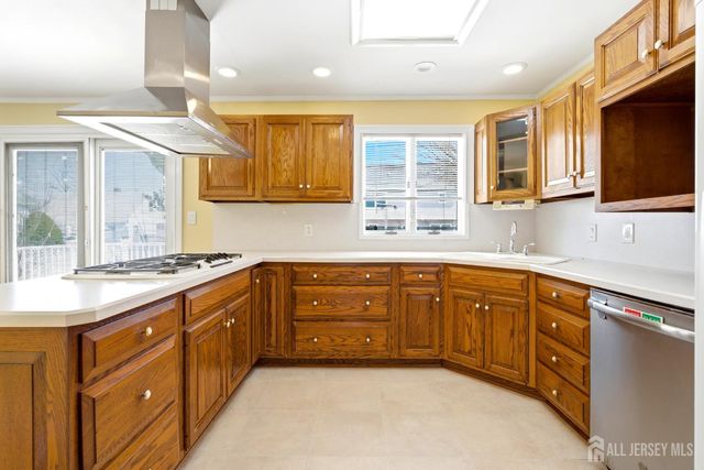 131 Walnut Avenue, Clark, NJ 07066