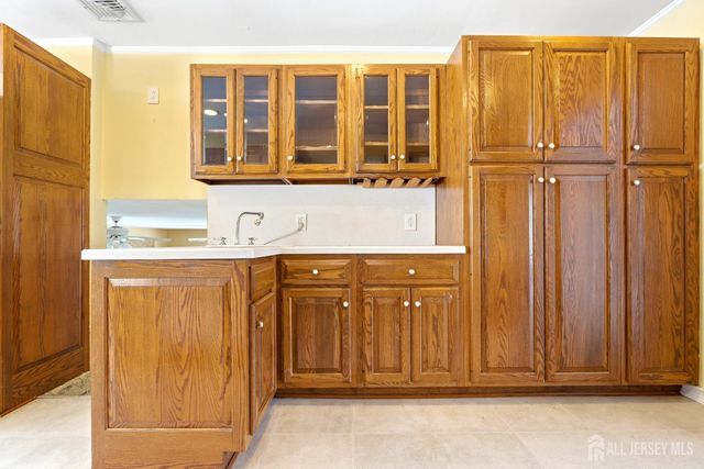 131 Walnut Avenue, Clark, NJ 07066