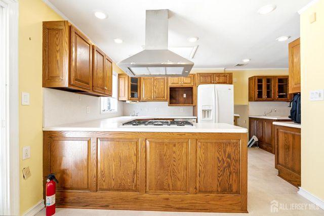 131 Walnut Avenue, Clark, NJ 07066