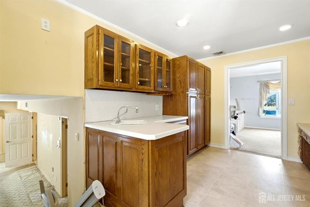 131 Walnut Avenue, Clark, NJ 07066