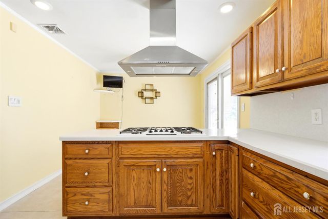 131 Walnut Avenue, Clark, NJ 07066