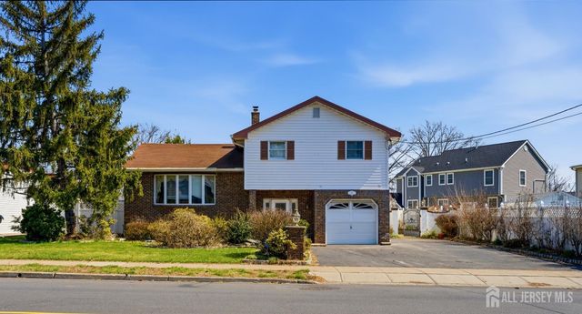 131 Walnut Avenue, Clark, NJ 07066