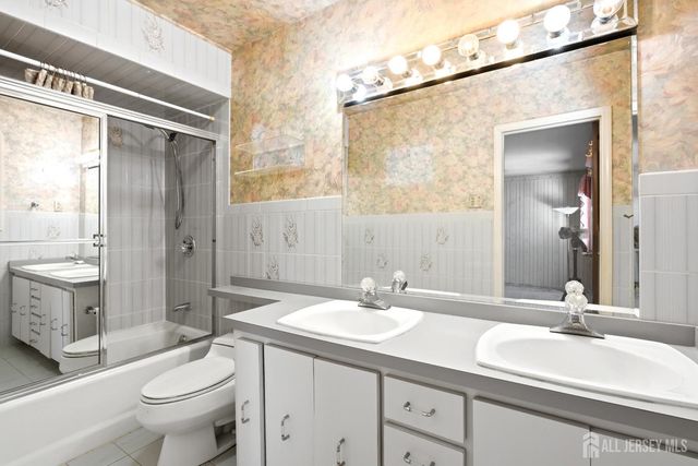 131 Walnut Avenue, Clark, NJ 07066