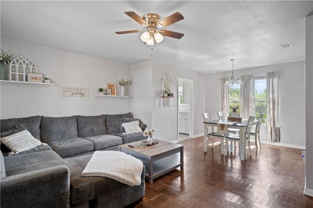 1526 Melbourne Dr, Corpus Christi, TX 78415