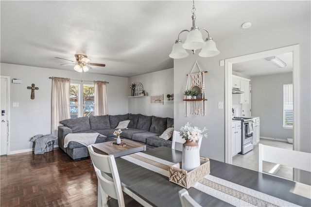 1526 Melbourne Dr, Corpus Christi, TX 78415