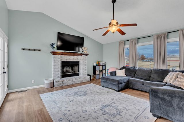 501 E Tall Tree Rd, Derby, KS 67037