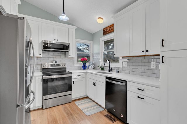 501 E Tall Tree Rd, Derby, KS 67037