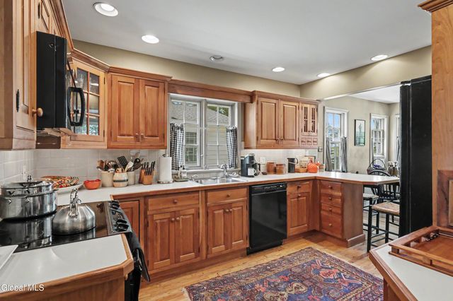 1377 Clifton Park Road, Niskayuna, NY 12309