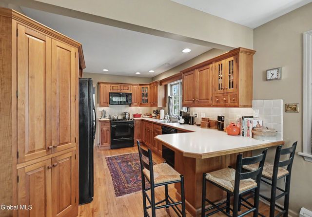1377 Clifton Park Road, Niskayuna, NY 12309