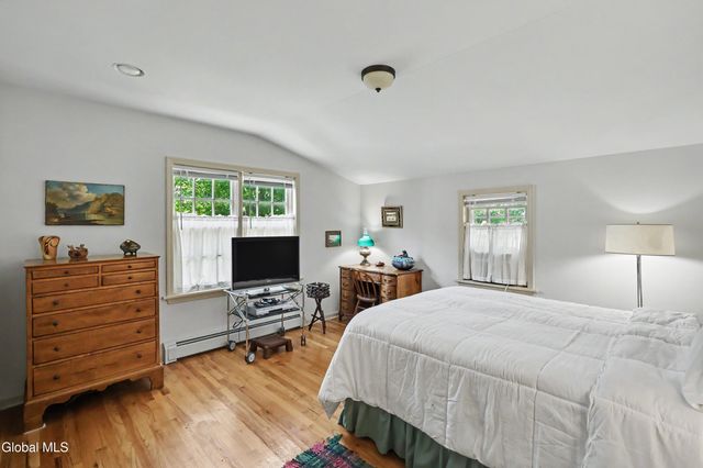 1377 Clifton Park Road, Niskayuna, NY 12309