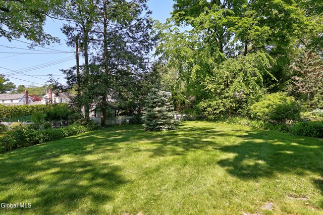 1377 Clifton Park Road, Niskayuna, NY 12309