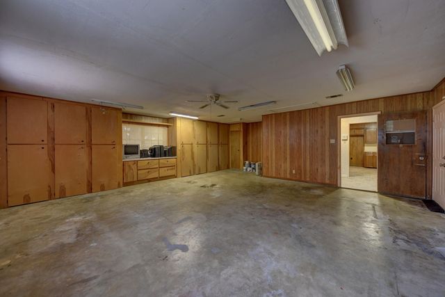 915 Farmers, Brenham, TX 77833