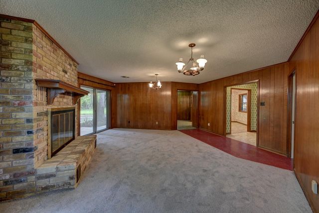 915 Farmers, Brenham, TX 77833
