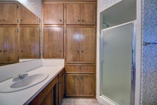 915 Farmers, Brenham, TX 77833