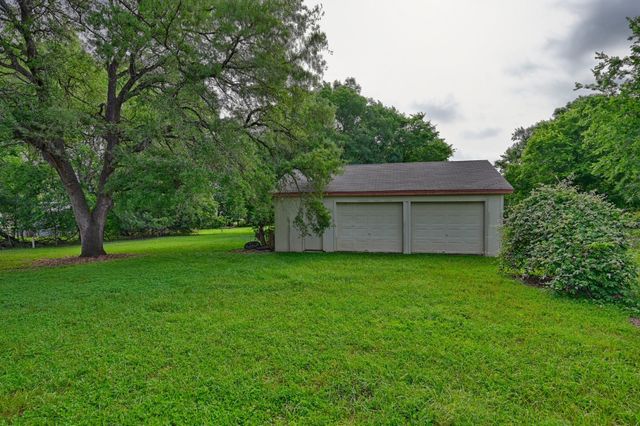 915 Farmers, Brenham, TX 77833