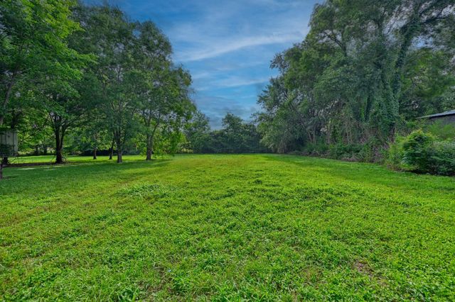 915 Farmers, Brenham, TX 77833