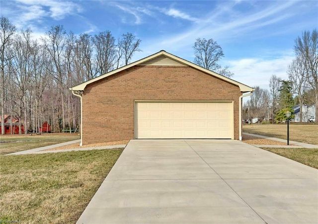 157 Tamworth Drive, Clemmons, NC 27012