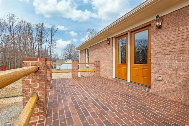 157 Tamworth Drive, Clemmons, NC 27012