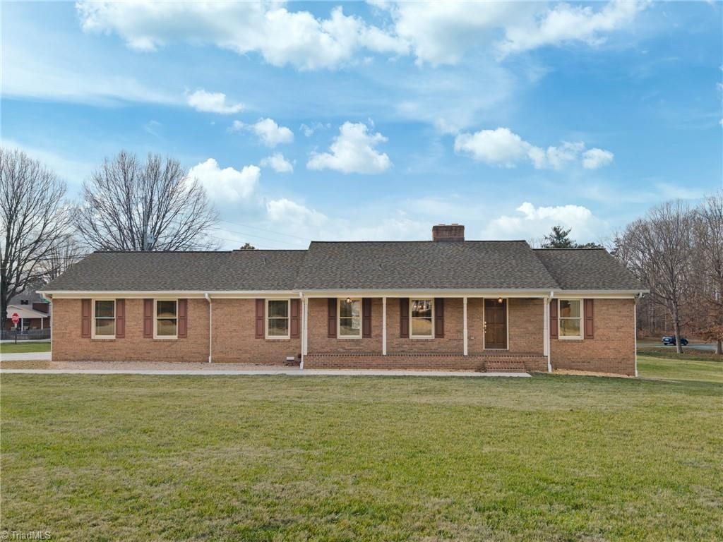 157 Tamworth Drive, Clemmons, NC 27012