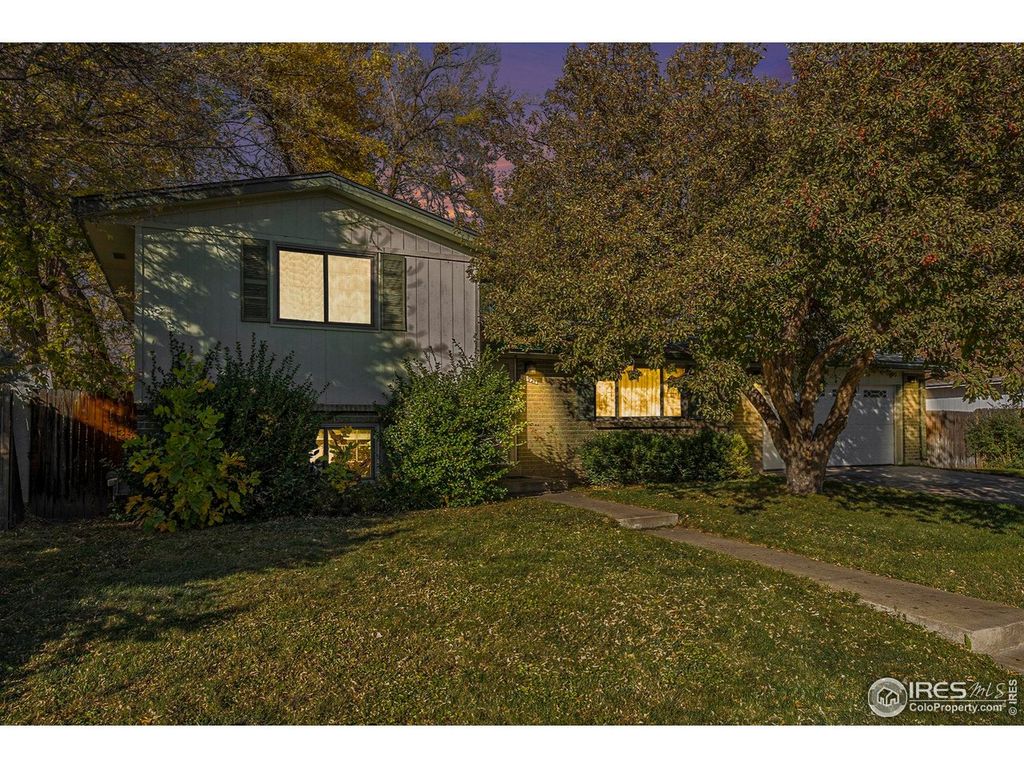 11921 W 70th Pl, Arvada, CO 80004