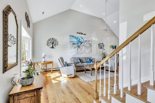 3 Melville Court UNIT C, Pocasset, MA 02559