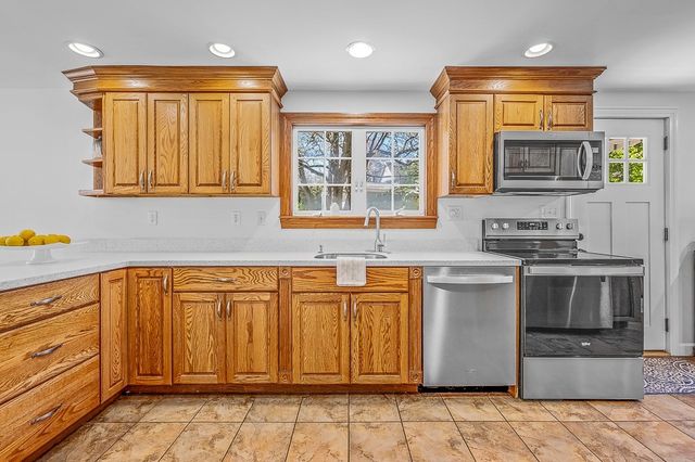 14 Knollwood Drive, Shrewsbury, MA 01545