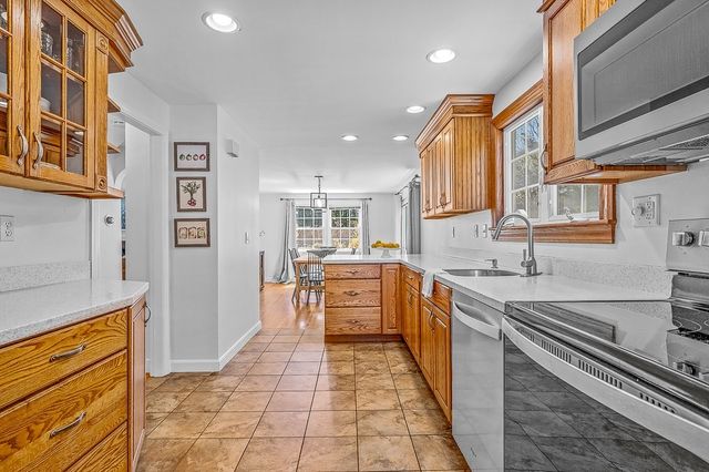 14 Knollwood Drive, Shrewsbury, MA 01545