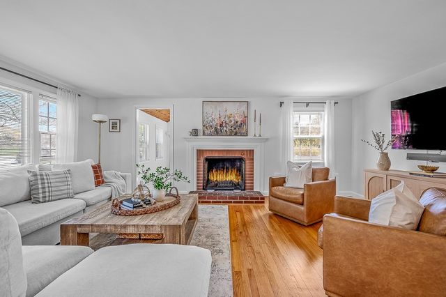 14 Knollwood Drive, Shrewsbury, MA 01545