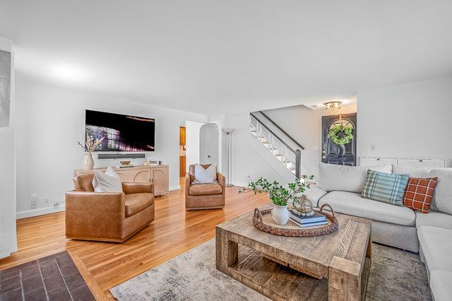 14 Knollwood Drive, Shrewsbury, MA 01545