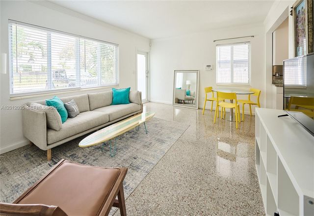 532 NE 16th Ct, Fort Lauderdale, FL 33305