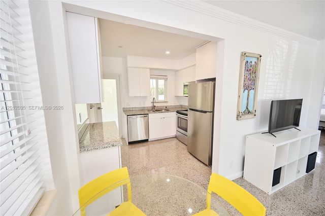 532 NE 16th Ct, Fort Lauderdale, FL 33305