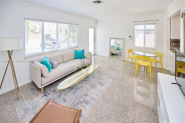 532 NE 16th Ct, Fort Lauderdale, FL 33305