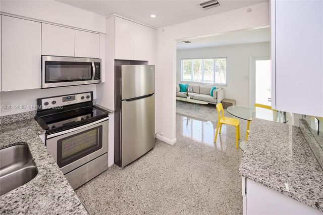 532 NE 16th Ct, Fort Lauderdale, FL 33305