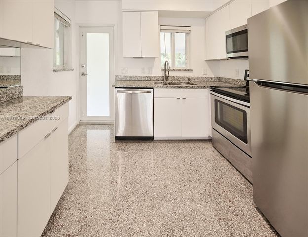 532 NE 16th Ct, Fort Lauderdale, FL 33305
