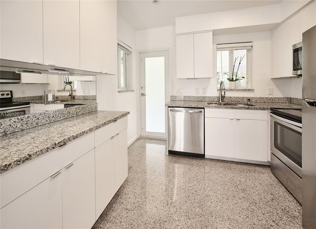 532 NE 16th Ct, Fort Lauderdale, FL 33305