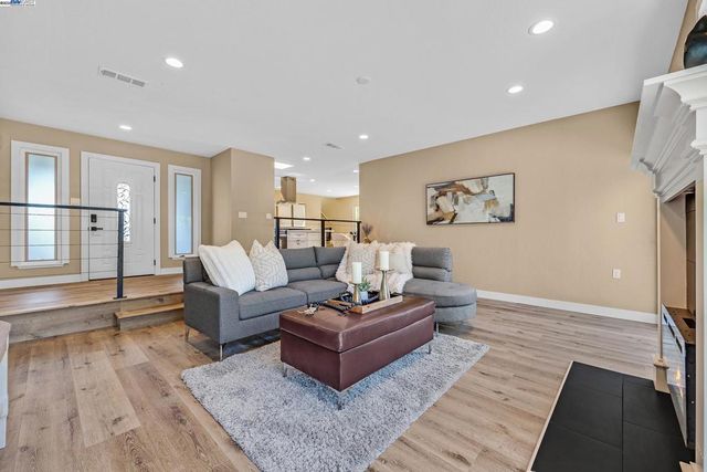 286 Donegal Way, Martinez, CA 94553