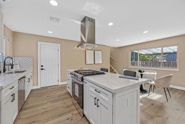 286 Donegal Way, Martinez, CA 94553