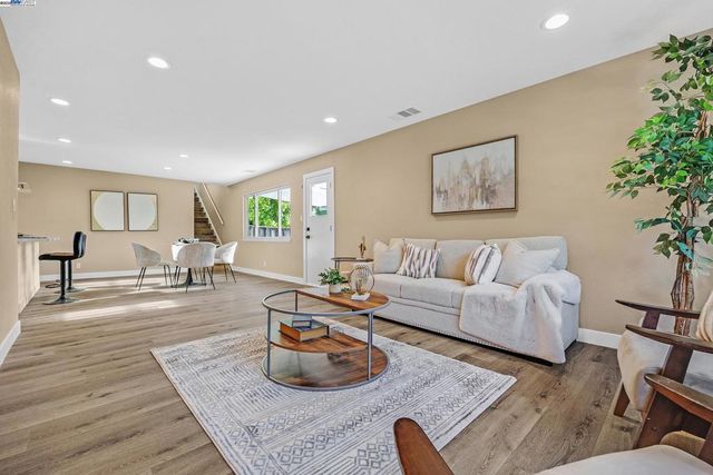286 Donegal Way, Martinez, CA 94553