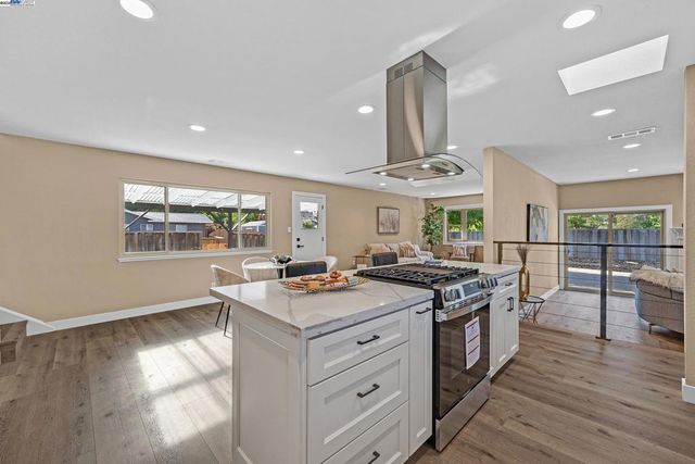286 Donegal Way, Martinez, CA 94553