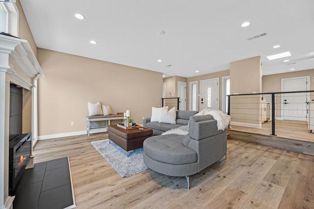 286 Donegal Way, Martinez, CA 94553