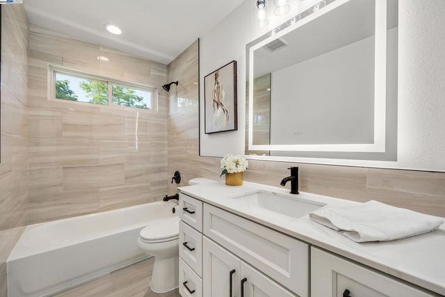286 Donegal Way, Martinez, CA 94553